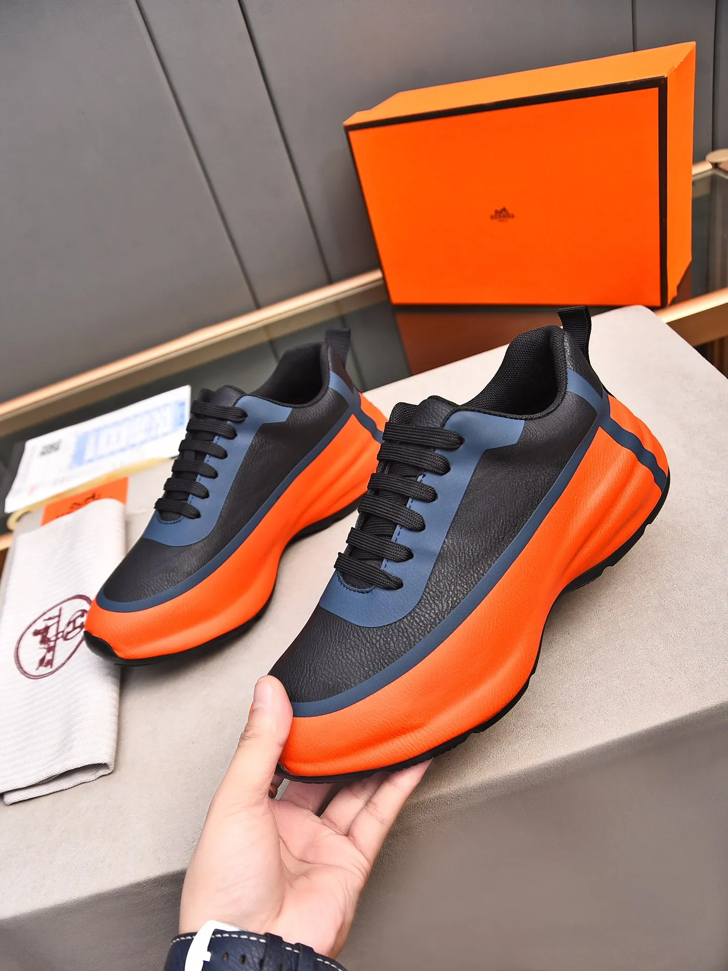 Men's shoes 💰560 [Hermes] New sports shoes Hermès are the most comfortable shoes, no one else⃣️, very light on the feet and very good-looking, you will not feel tired when you go shopping and running around 👍 Very light and comfortable, extremely light, suitable for both sports and leisure, and feel great when stepping on them! It’s up to you to choose, there’s always what you want~ ✔️Material: imported first-layer cowhide ✔️Inner lining: breathable mesh ✔️Outsole: genuine leather bottom ✔️Size: Men’s 38-44 (45 custom-made)